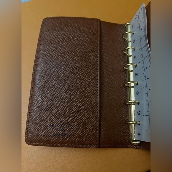 ♥️Sold♥️LV SMALL RING AGENDA COVER
in Monogram♥️ - Picture 8 of 13